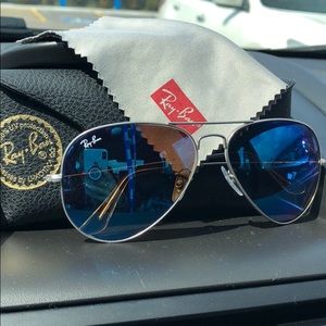 Ray Ban Aviator sun glasses